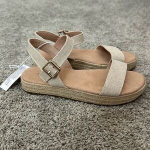 New with tags! Old Navy espadrille sandal in women’s size 7